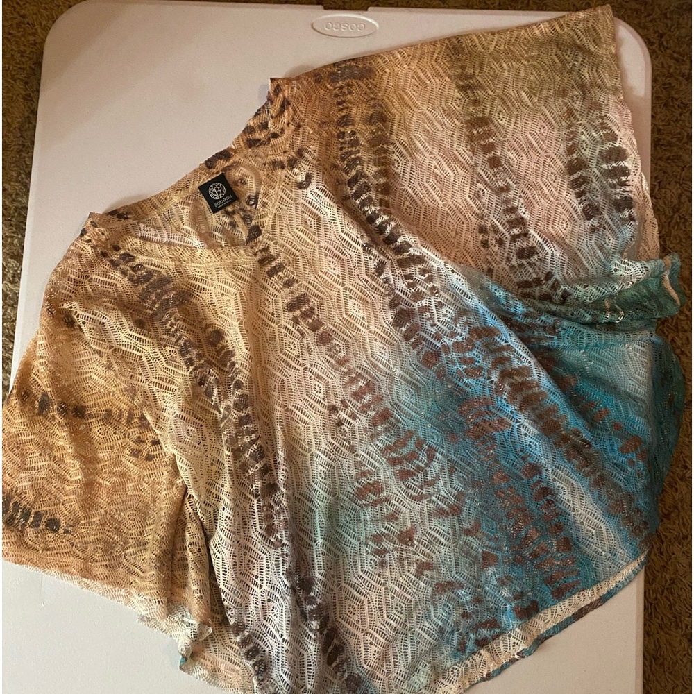 Bobeau 1x beige and turquoise blue top worn once